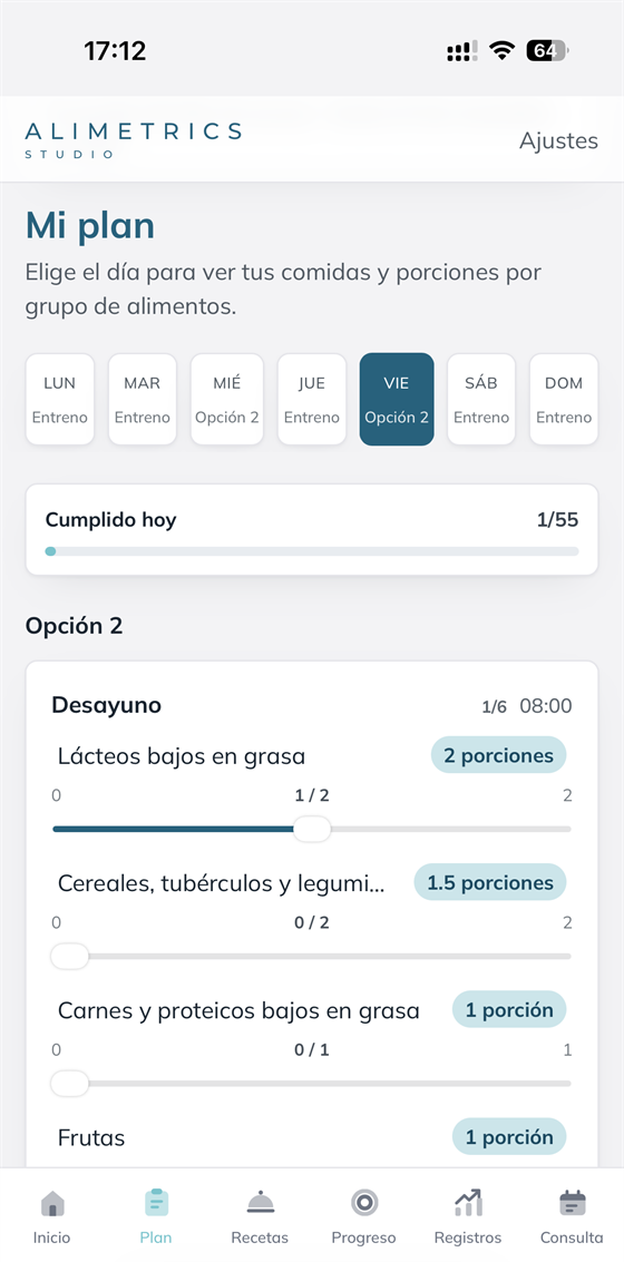 Portal del paciente en el teléfono: plan del día con porciones por grupo y avance de cumplimiento